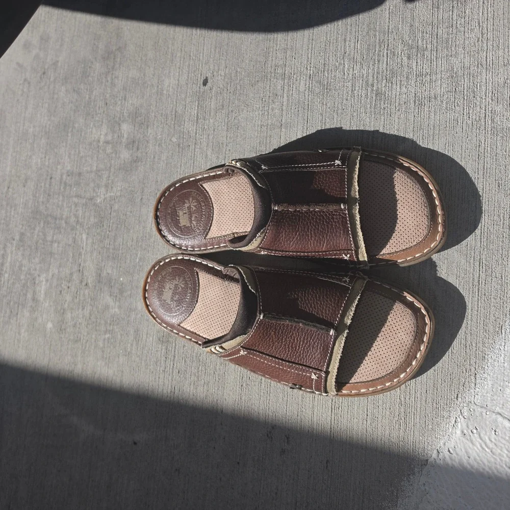 Margaritaville Mens Brown Pebbled Leather Slide Sandals Soles of the Tropics